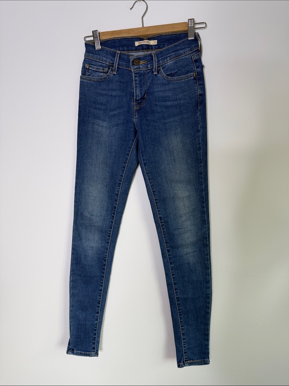 Levis 710 super skinny size 25 Women’s Dark Blue Skinny Jeans